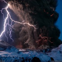 Most Awesome Natural Phenomena HD photos 1dut.com01 - Volcanic Lightning or Dirty Thunderstorm